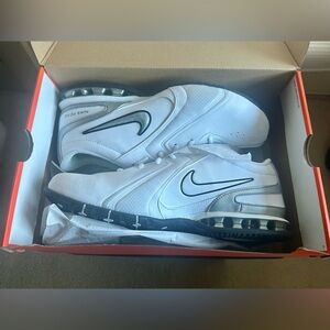 Nike Men's White and Black Athletic Shoes